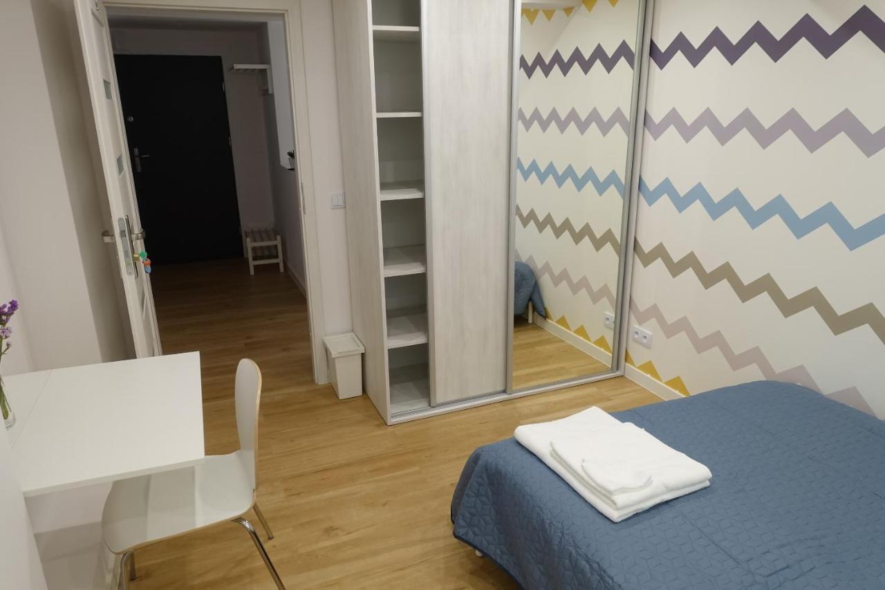 Three Rooms Apartment クラクフ エクステリア 写真