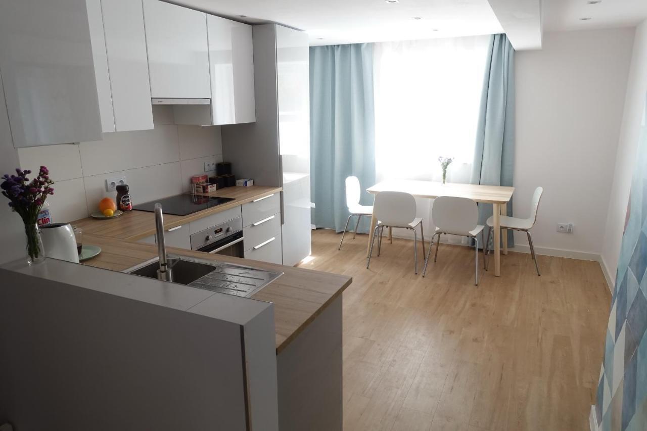 Three Rooms Apartment クラクフ エクステリア 写真