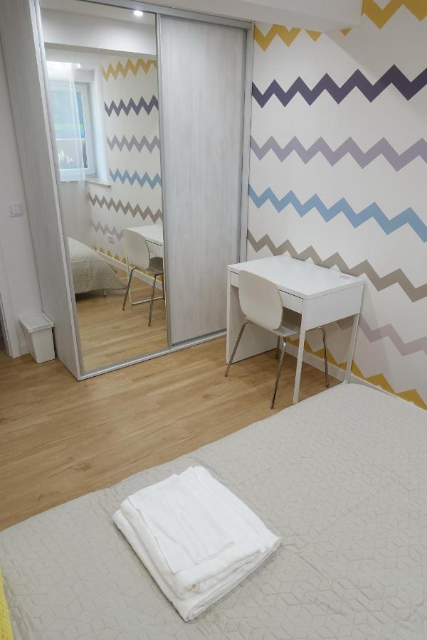 Three Rooms Apartment クラクフ エクステリア 写真